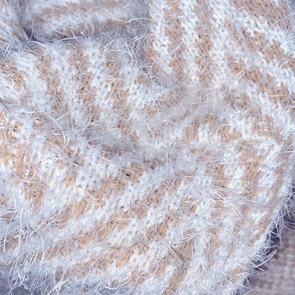 Large tan & white fuzzy sweater cardigan - Picture 3 of 3